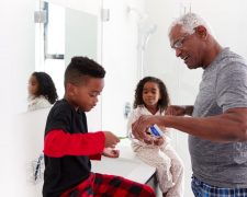 Aprenda a cuidar bem dos seus dentes em casa