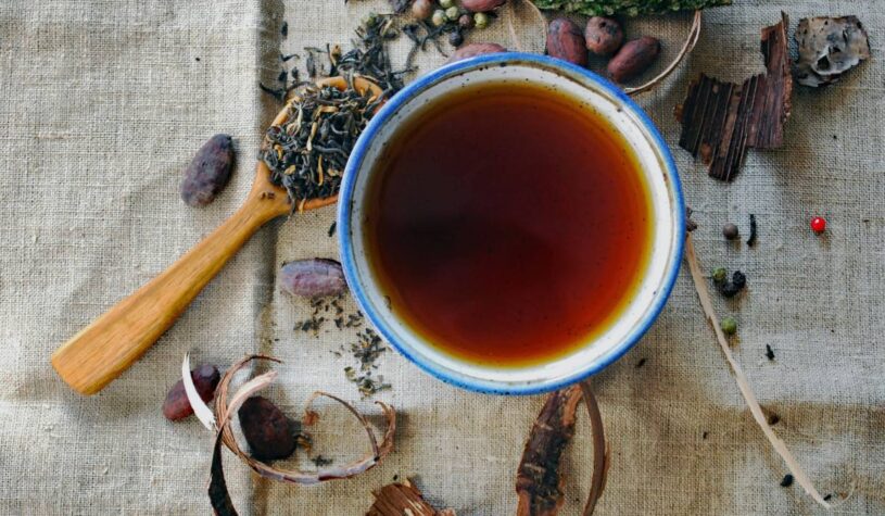 Quais os melhores tipos de chás para relaxar em um dia estressante