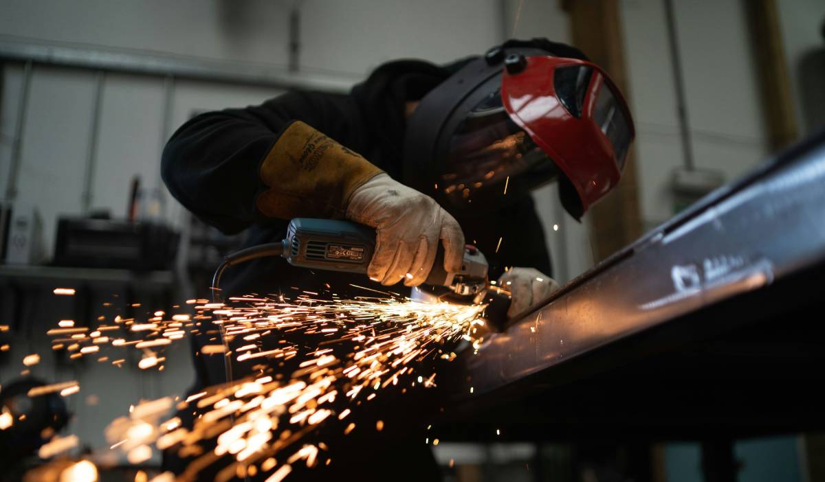 Guia avançado de corte e desbaste: como escolher a técnica certa para cada metal