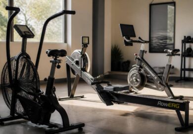 Cardio de alto nível em casa: como estruturar treinos indoor para turbinar o condicionamento sem sobrecarregar as articulações